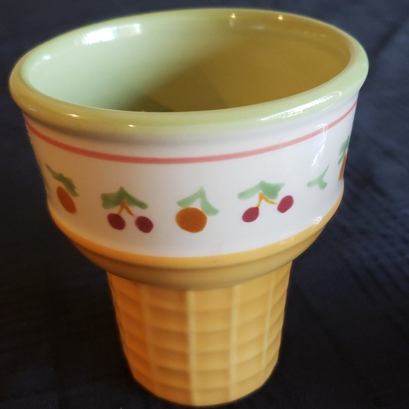 Pistoulet Cup and Plate.  Set of Two each. - Picture 4 of 7